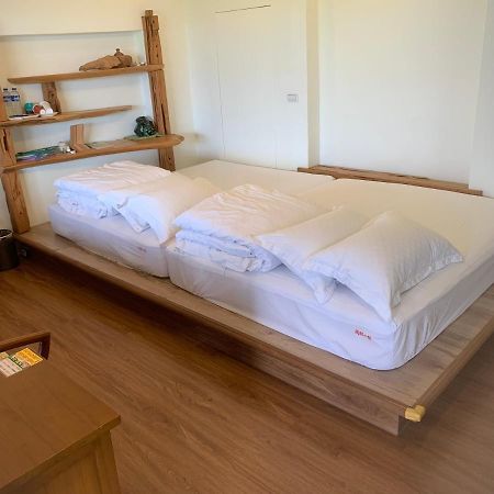 Two Dots On Line Homestay Hualien Extérieur photo