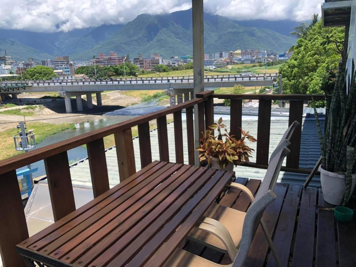 Two Dots On Line Homestay Hualien Extérieur photo