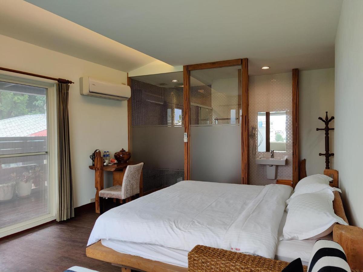 Two Dots On Line Homestay Hualien Extérieur photo