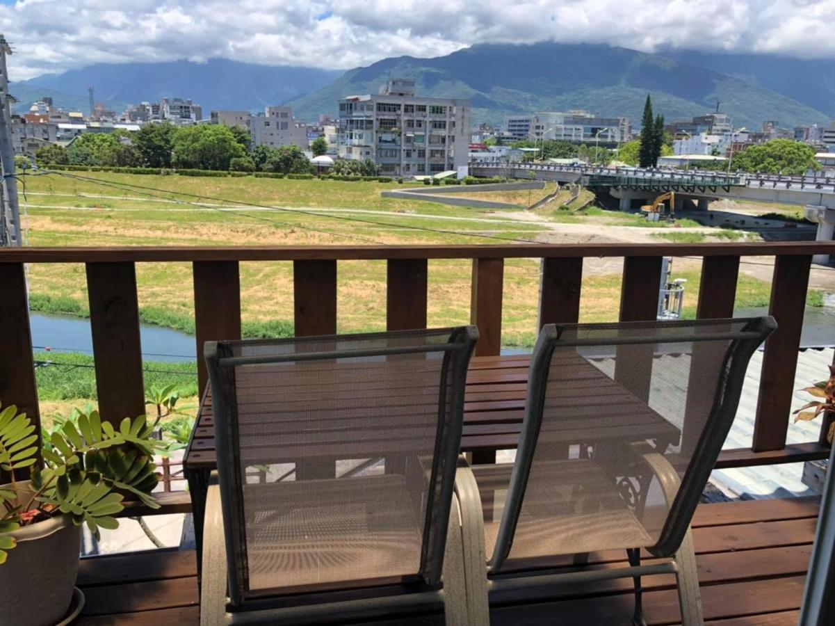 Two Dots On Line Homestay Hualien Extérieur photo