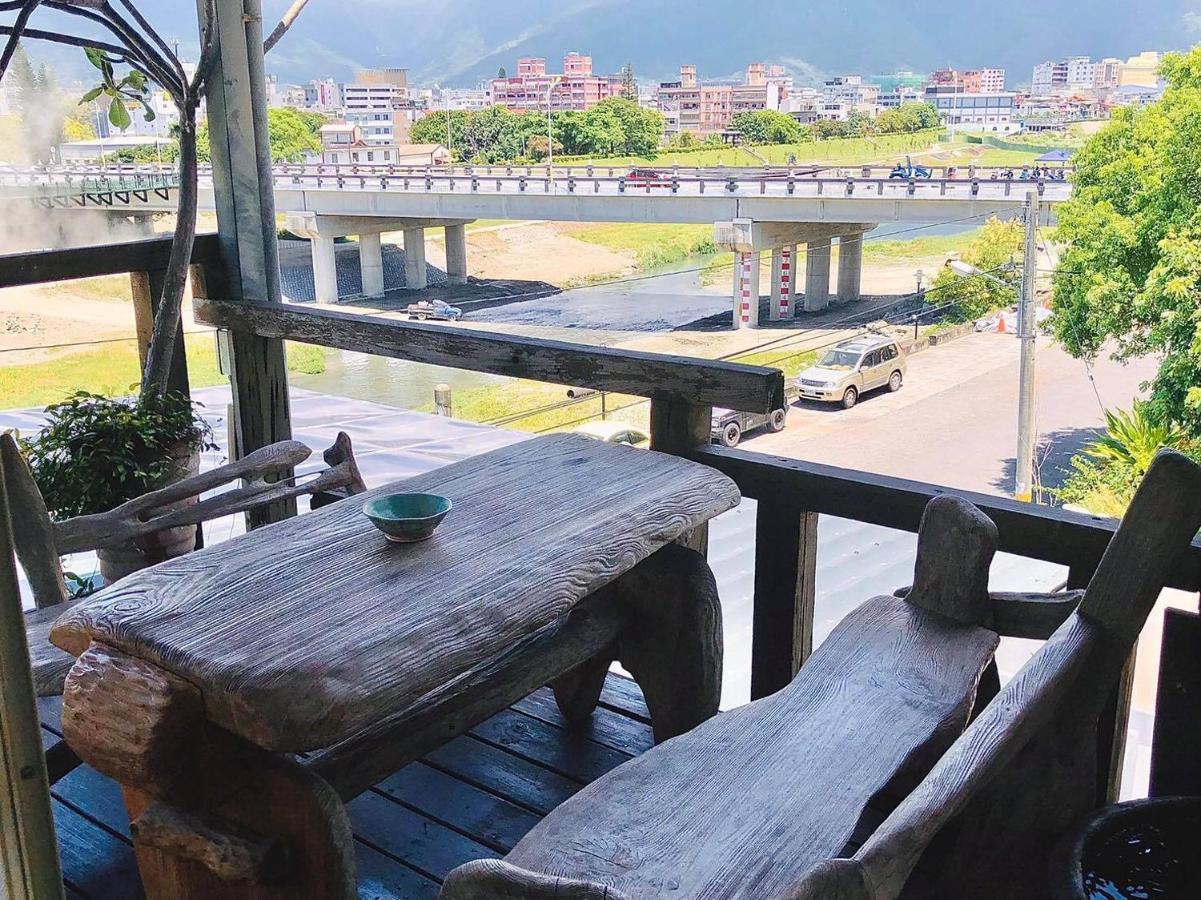 Two Dots On Line Homestay Hualien Extérieur photo