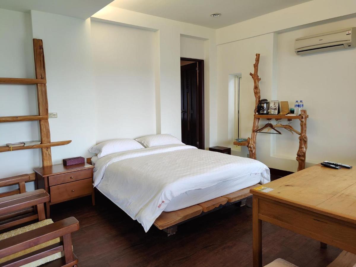 Two Dots On Line Homestay Hualien Extérieur photo