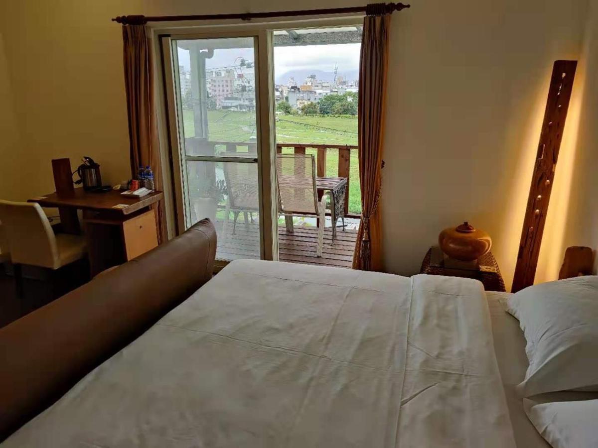 Two Dots On Line Homestay Hualien Extérieur photo