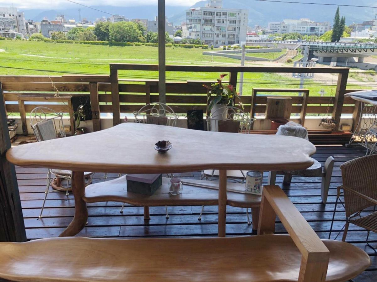 Two Dots On Line Homestay Hualien Extérieur photo