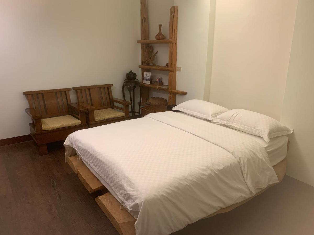 Two Dots On Line Homestay Hualien Extérieur photo